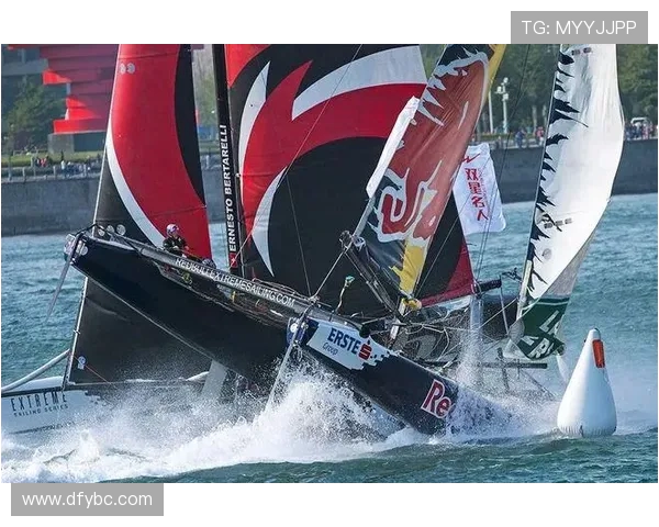 跳水运动的力量与美感探索人类在水中飞翔的极致瞬间