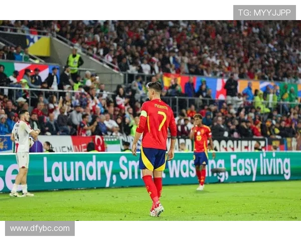 伊克尔·卡西利亚斯：西班牙传奇门将的巅峰与挑战之路