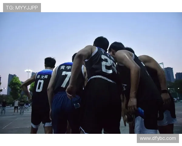 以篮球为纽带探索团队协作与竞技精神在青年成长中的重要作用