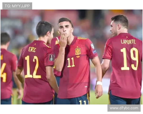 十年间西班牙与意大利足球的较量与辉煌历程回顾